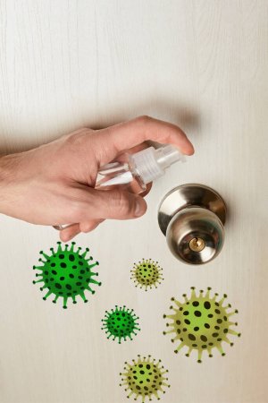 Дезинфекция дверных ручек в период пандемии